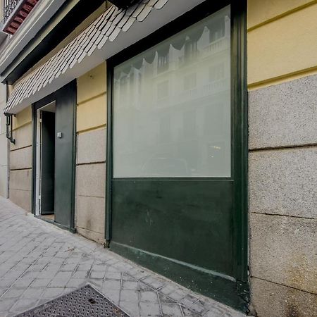 Modern Apt & Cool Interior Design En El Retiro Apartment Madrid Exterior foto