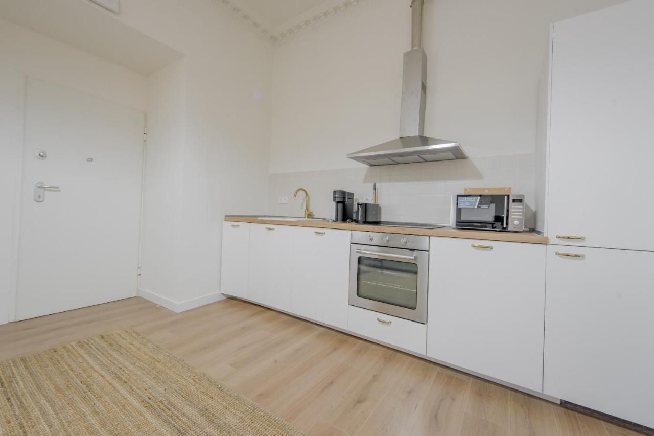 Modern Apt & Cool Interior Design En El Retiro Apartment Madrid Exterior foto
