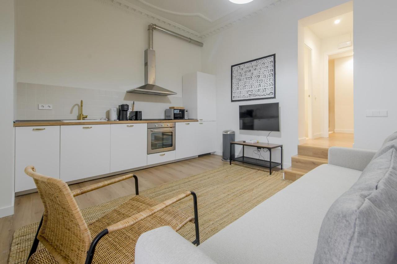 Modern Apt & Cool Interior Design En El Retiro Apartment Madrid Exterior foto