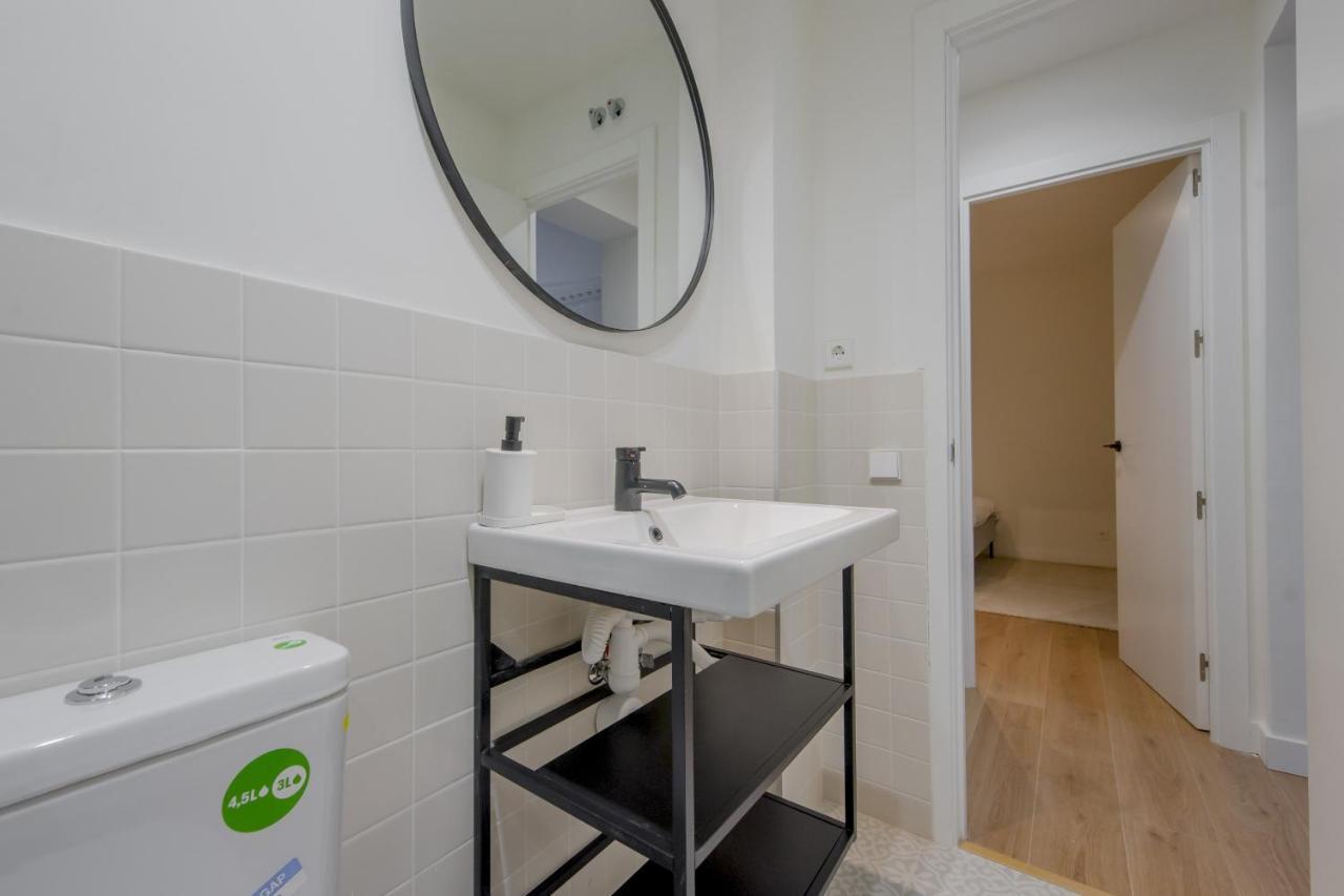 Modern Apt & Cool Interior Design En El Retiro Apartment Madrid Exterior foto