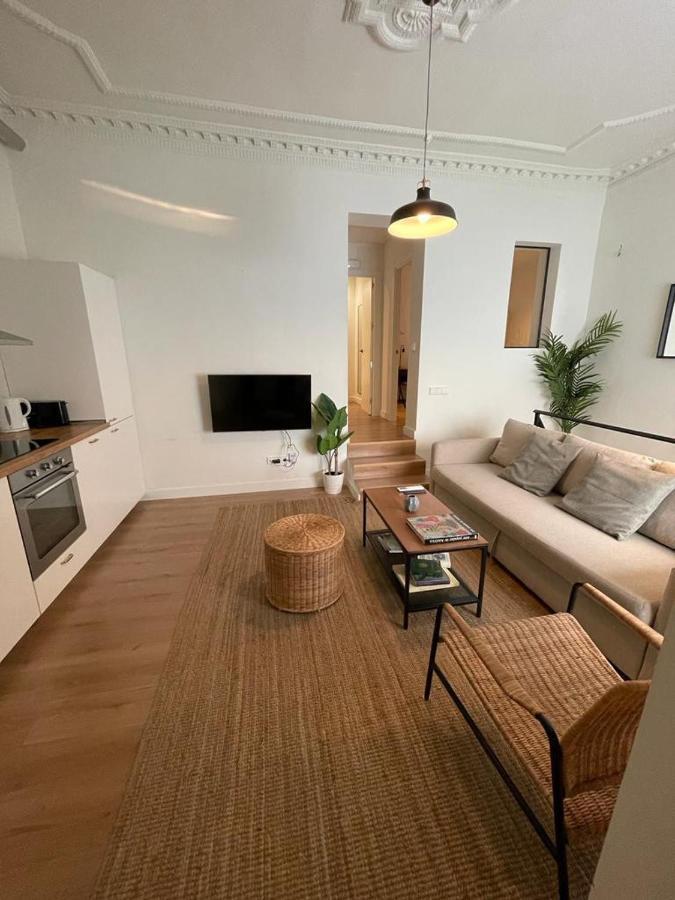 Modern Apt & Cool Interior Design En El Retiro Apartment Madrid Exterior foto