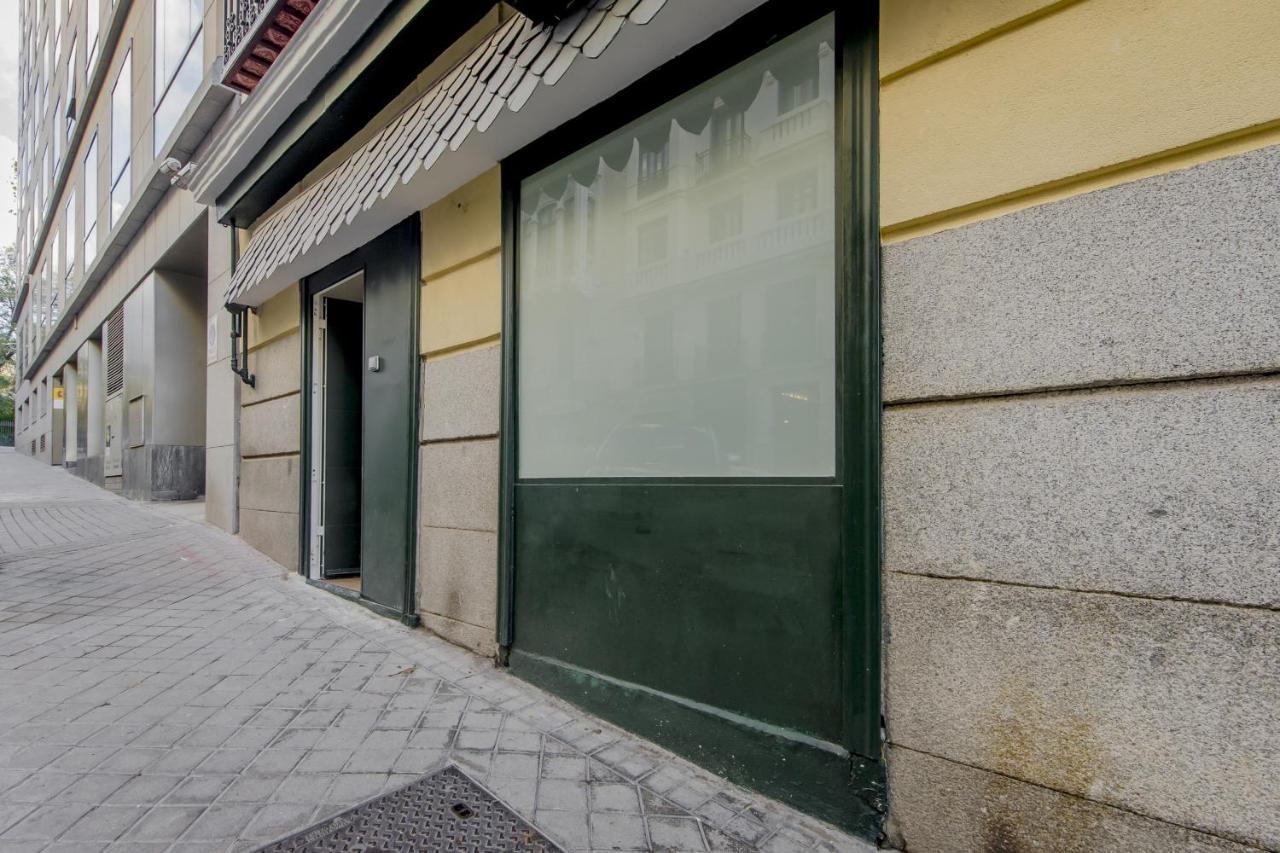 Modern Apt & Cool Interior Design En El Retiro Apartment Madrid Exterior foto