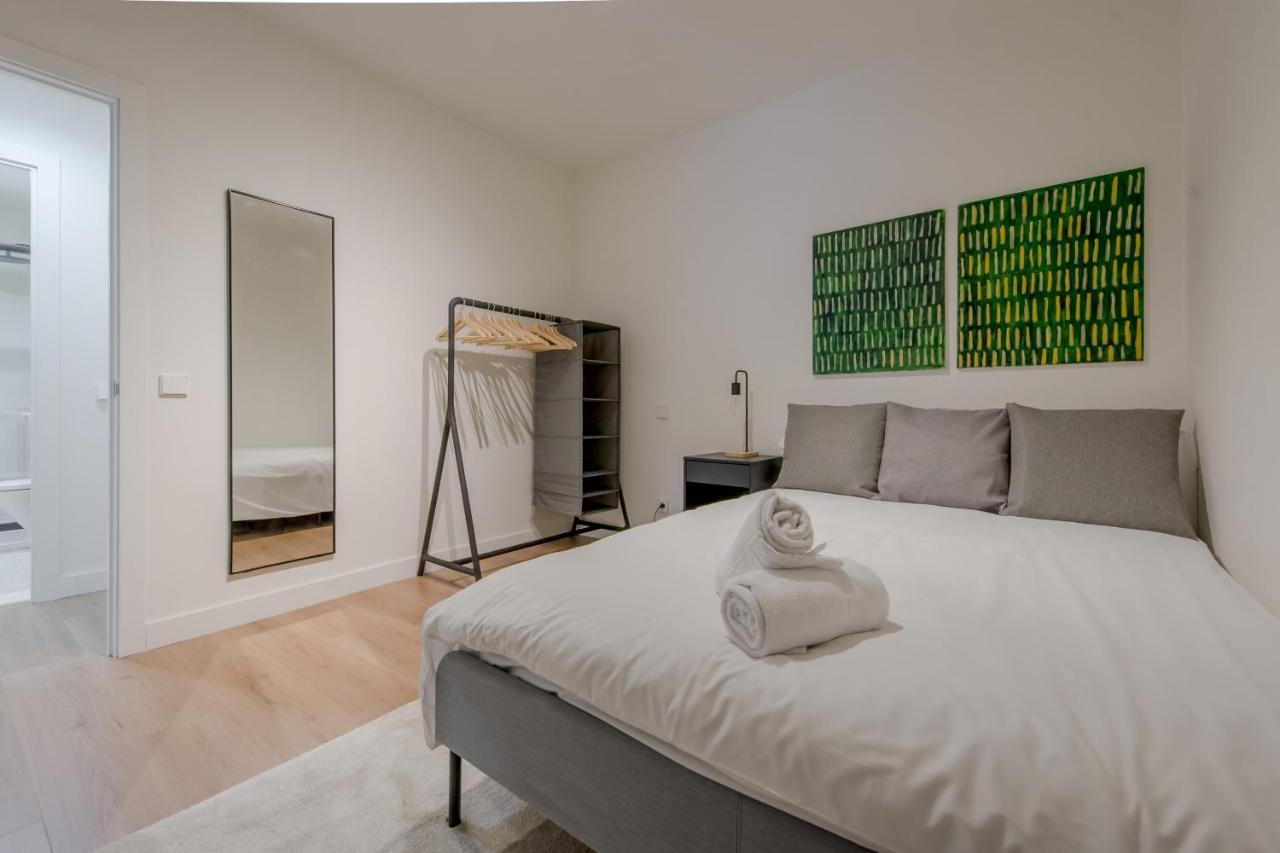 Modern Apt & Cool Interior Design En El Retiro Apartment Madrid Exterior foto