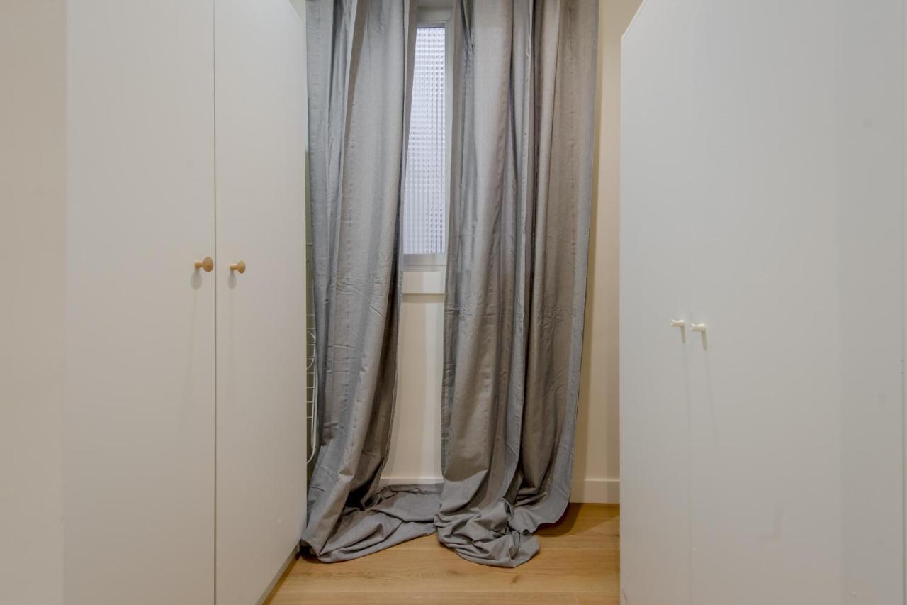 Modern Apt & Cool Interior Design En El Retiro Apartment Madrid Exterior foto