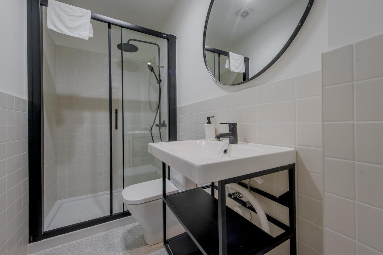 Modern Apt & Cool Interior Design En El Retiro Apartment Madrid Exterior foto