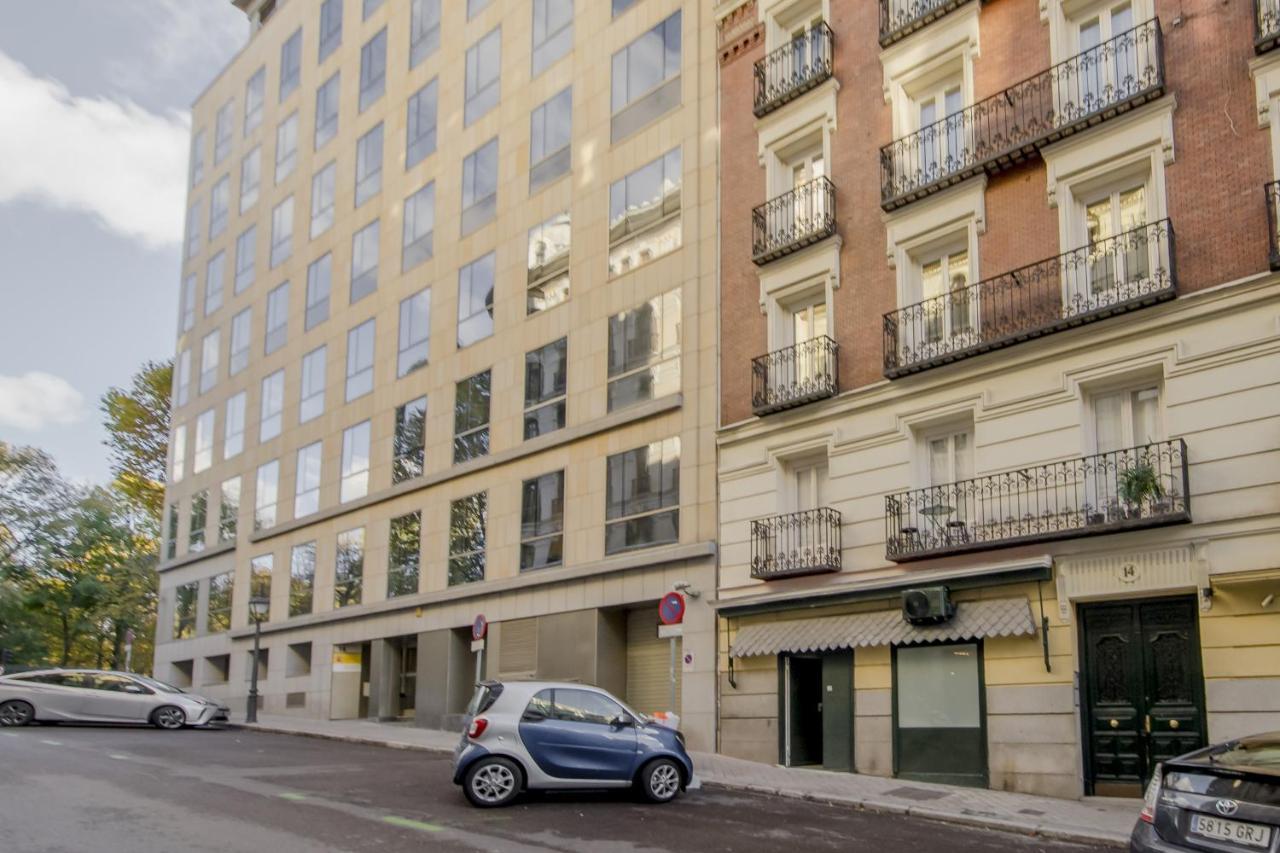 Modern Apt & Cool Interior Design En El Retiro Apartment Madrid Exterior foto