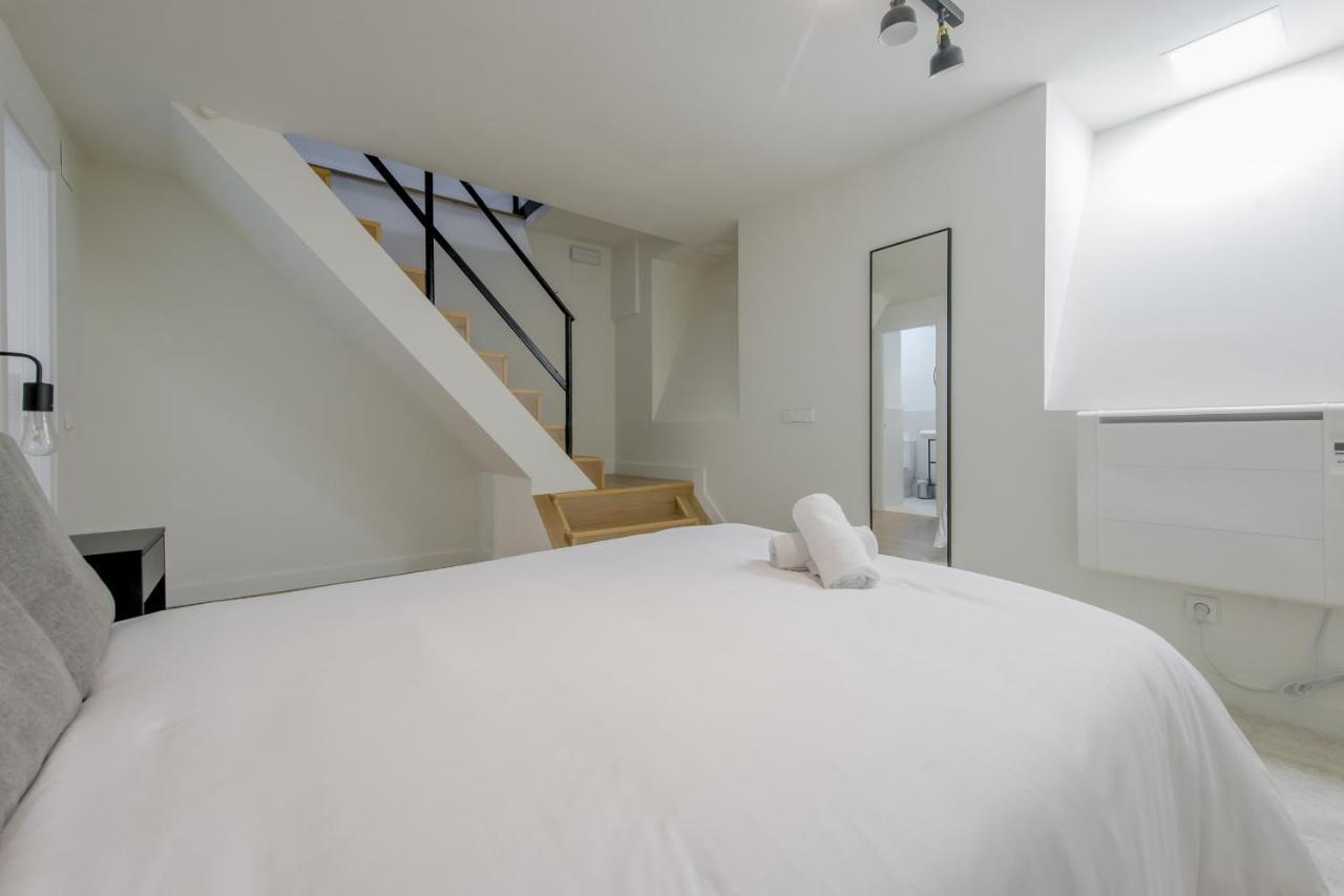 Modern Apt & Cool Interior Design En El Retiro Apartment Madrid Exterior foto